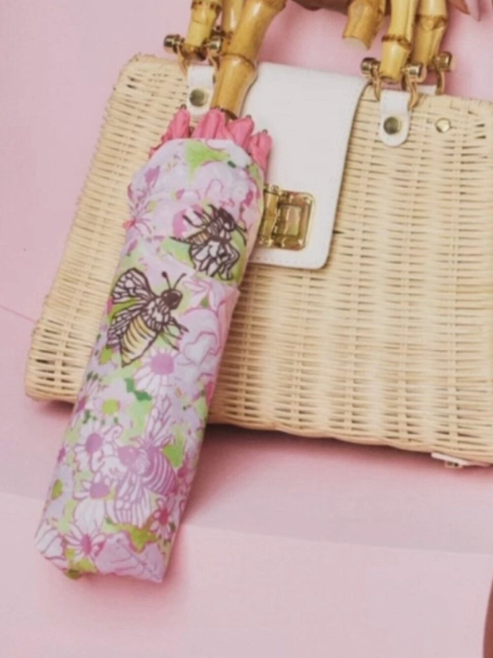 NWT Lilly Pulitzer Printed Travel Umbrella In Pistachio Macaron Bees Knees - Picture 5 of 5